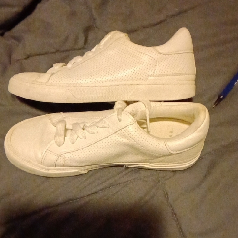 a new day White Athletic Shoes